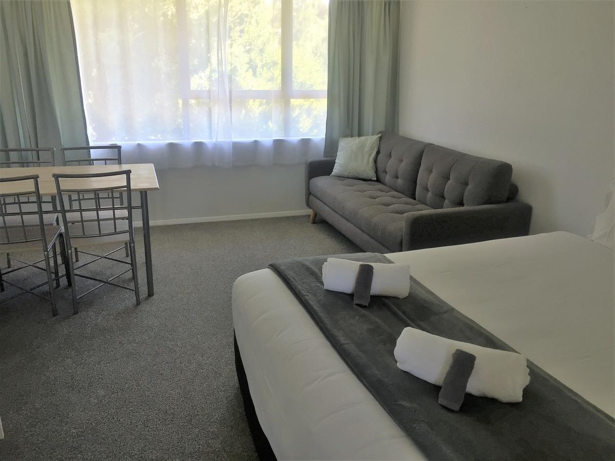 Fairway Motel & Apartments Wanaka Exterior photo