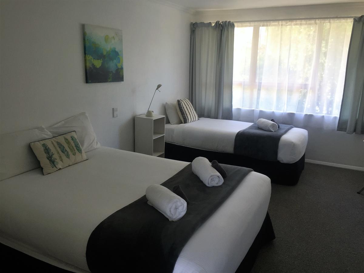Fairway Motel & Apartments Wanaka Exterior photo